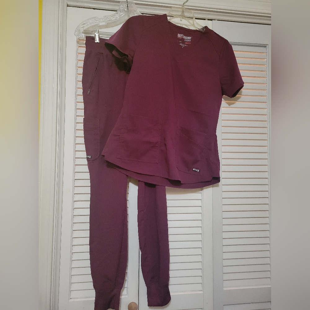 Scrub set
